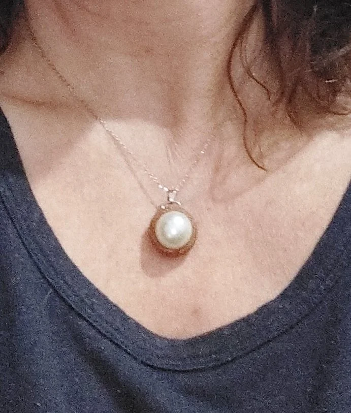 Collier avec pendentif perle Nacrée dans son nid