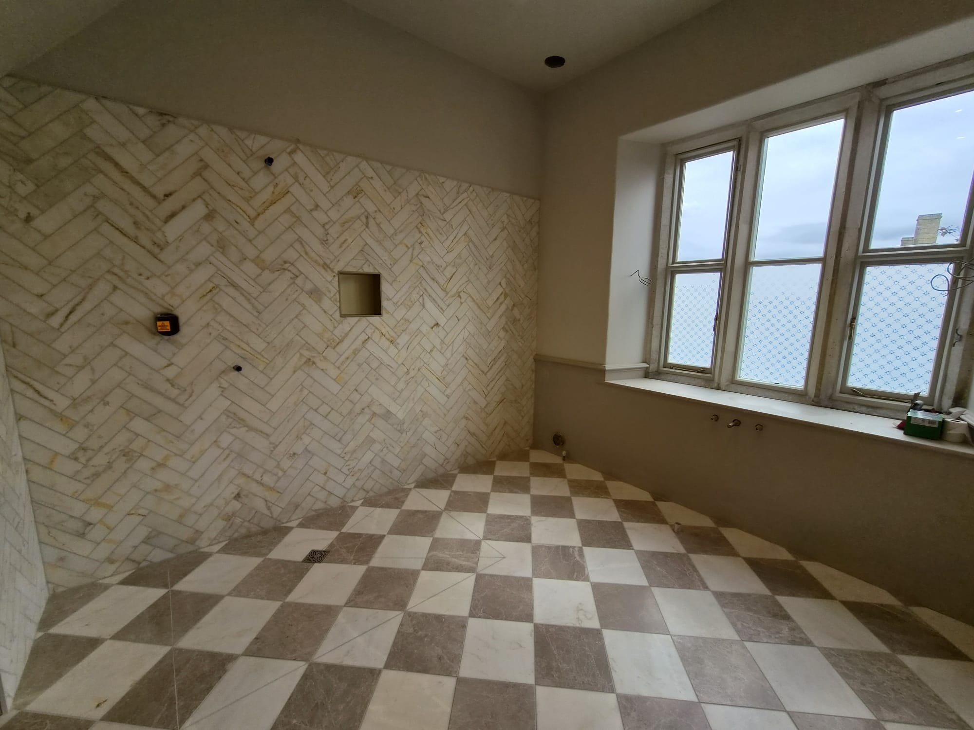 Bespoke Marble Tiling, Herringbone Feature Wall, Checkerboard Floor & Recessed Niche