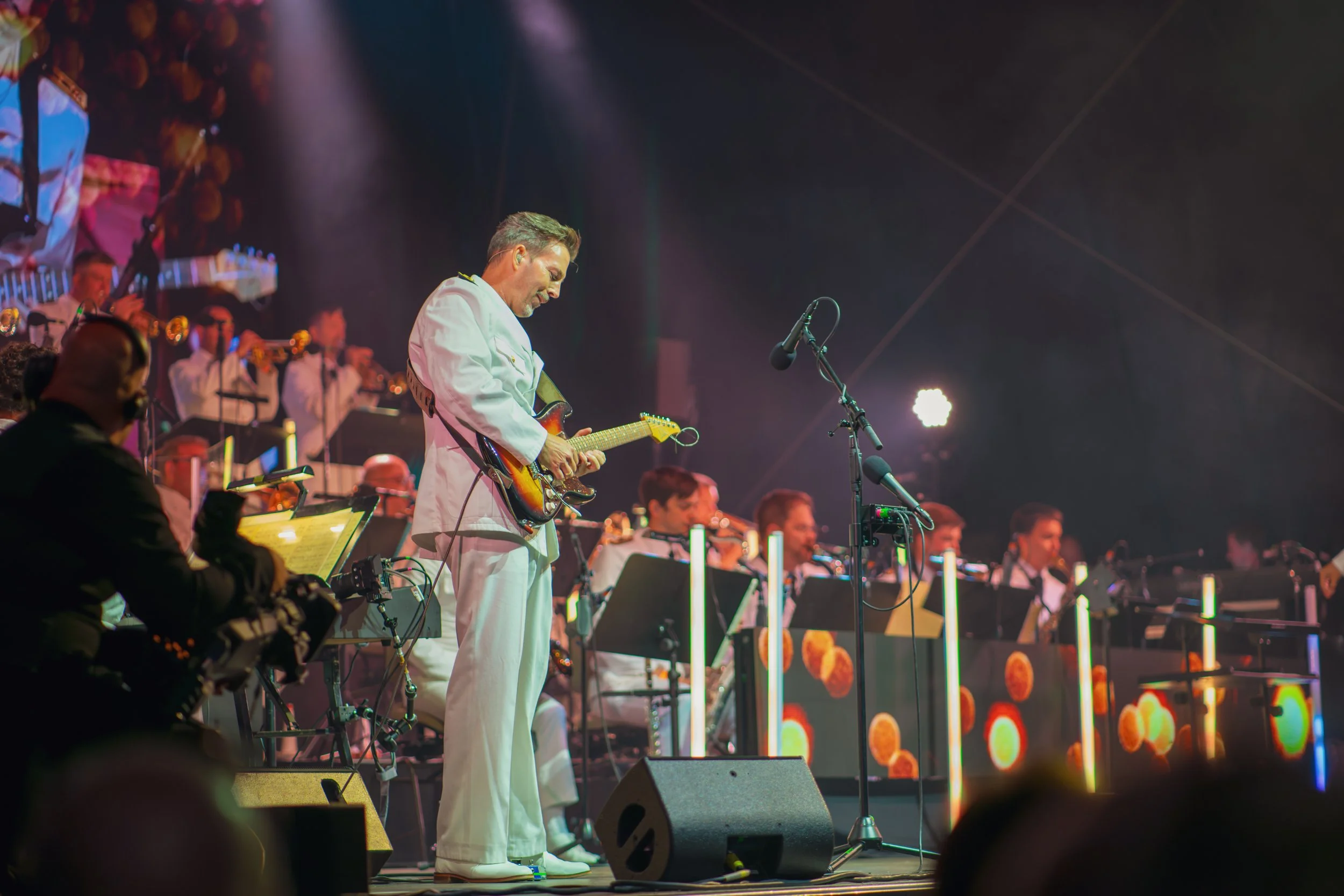 Musikband mit Gitarrist