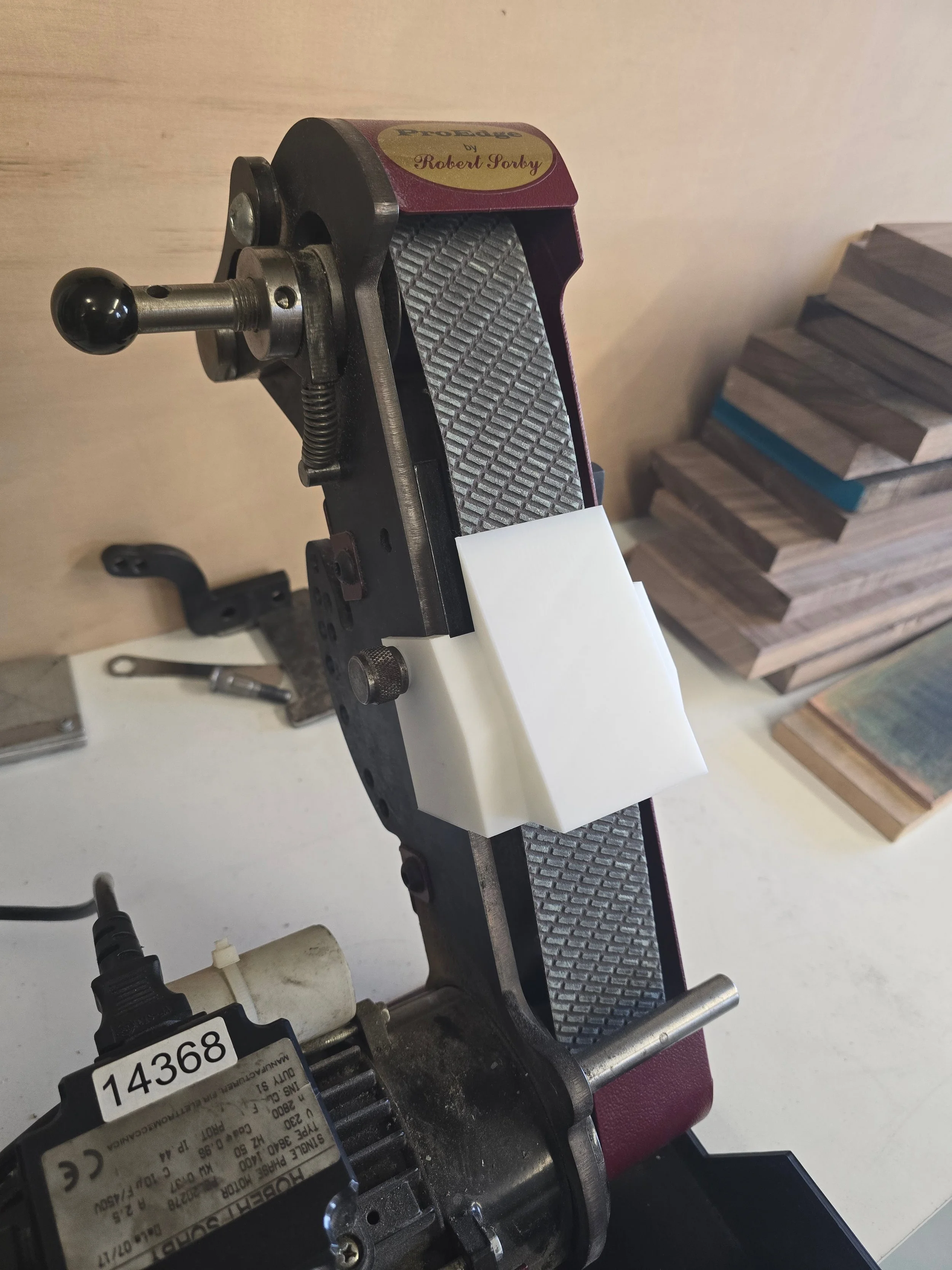 Motam Woodworks Standard knife sharpening jig mounted on the Robert Sorby ProEdge