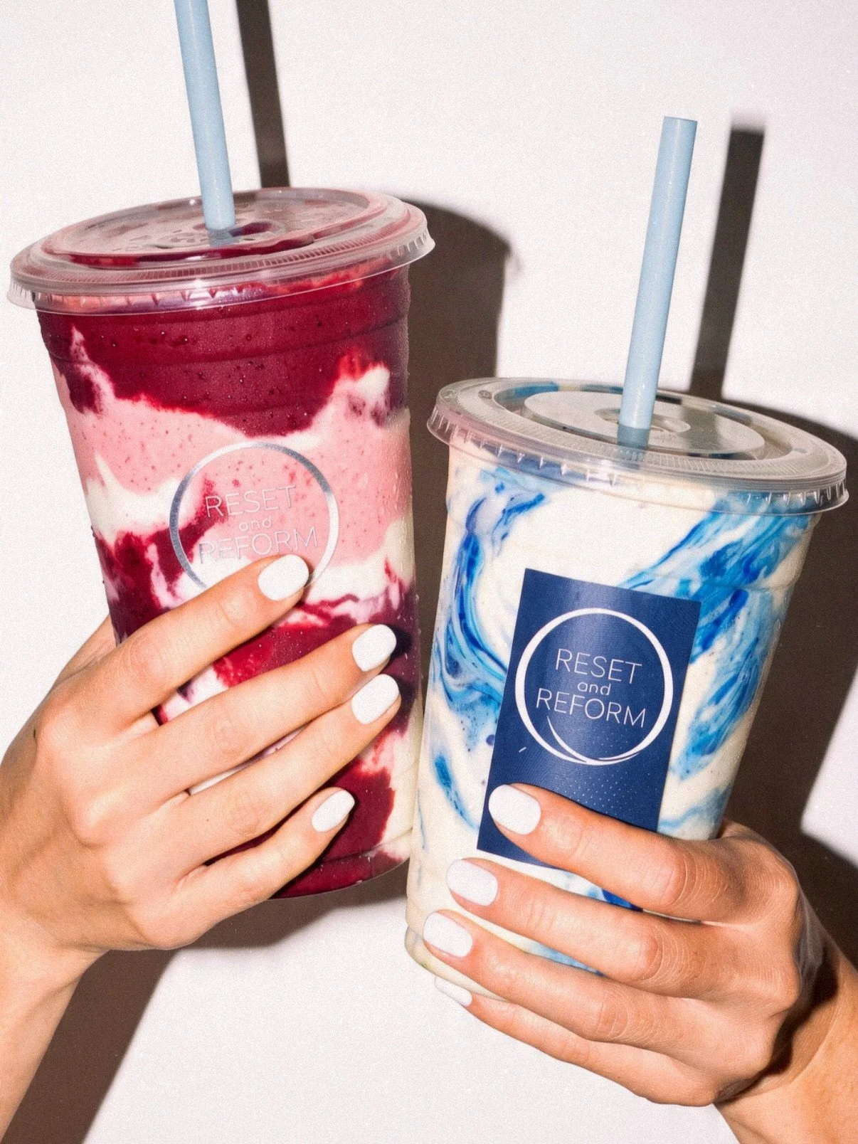 FREE SHAKE &amp; GUARANTEED GOODIEBAG IM WERT VON &Uuml;BER 100 &euro;! 🥤🛍️✨

Wir wollen danke sagen an alle, die uns von Tag 1 an ihr Vertrauen schenken! Deshalb legen wir f&uuml;r all unsere Pre-Sale-K&auml;ufer:innen noch eins drauf:
Egal ob du 