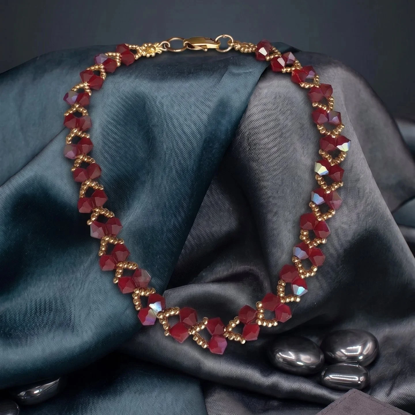 Éclat Grenat – Bracelet en toupies de cristal