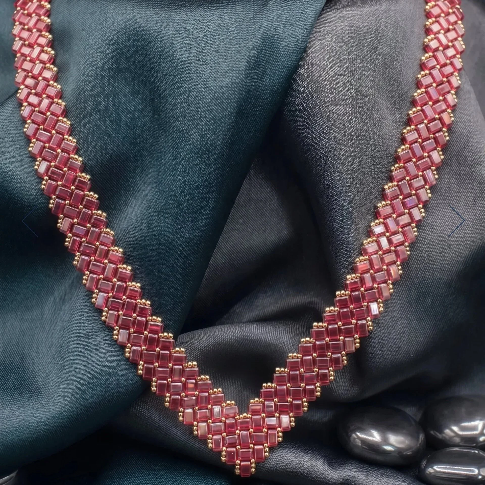 Collier Éclat Rubis – Miyuki Half Tila – 2 modèles