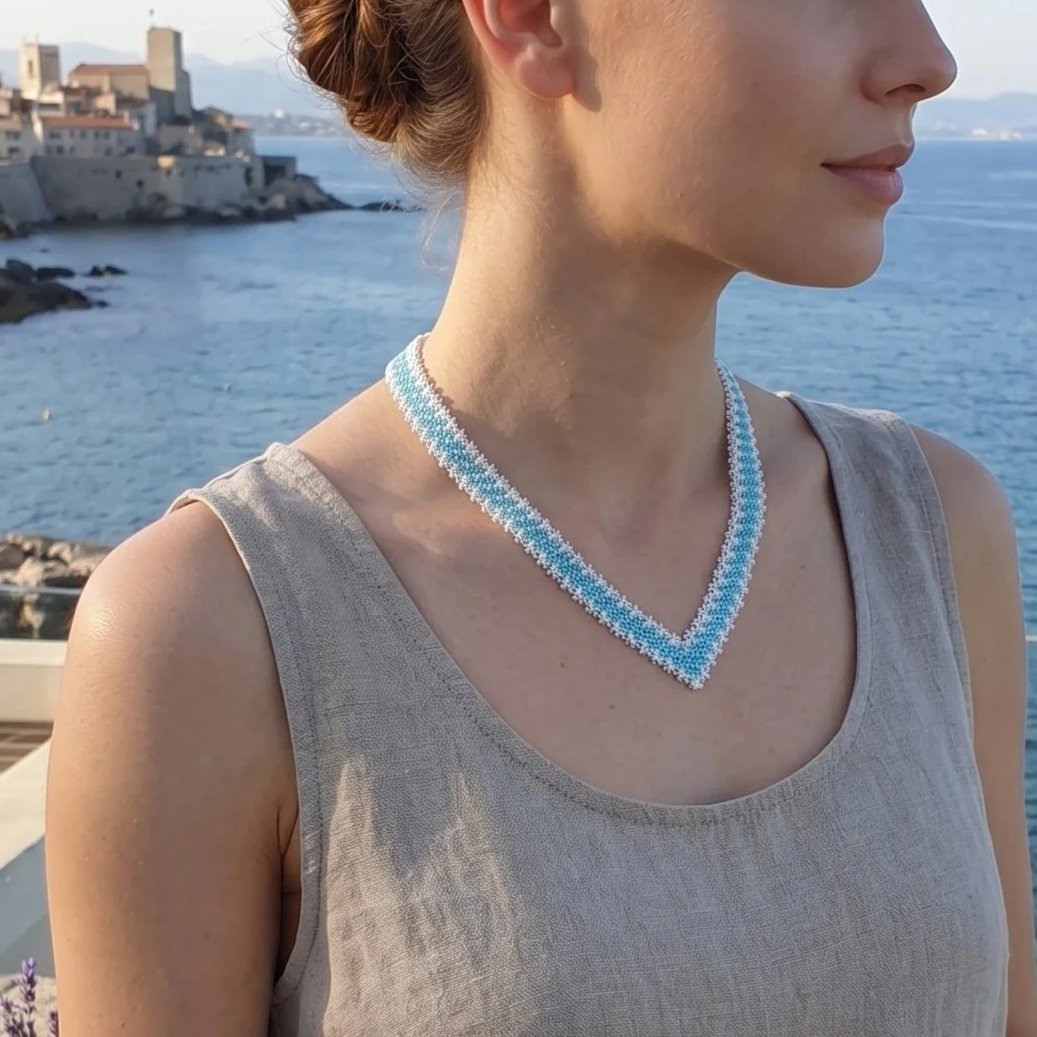 Collier Tissé "Écume de Lagon" – Half-Tila Bleu Transparent & Ivoire