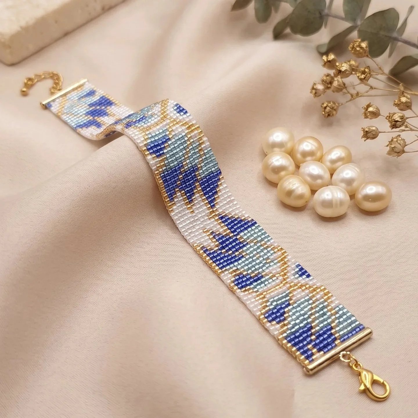 Bracelet Tissé "Riviera Bleue" – Perles Délicates et Éclats Dorés