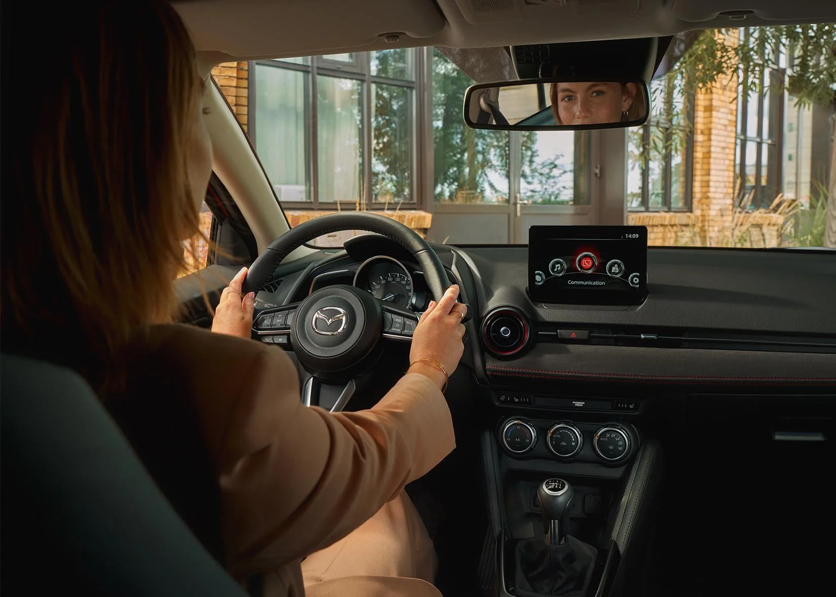 MAZDA2_m04_sideshots_interior-lookout_Portfolio_v02_mc Kopie.jpg