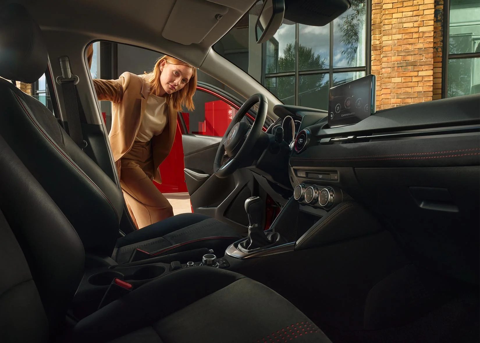 MAZDA2_m13_sideshots_interior-open_Portfolio_v02_mc Kopie.jpg