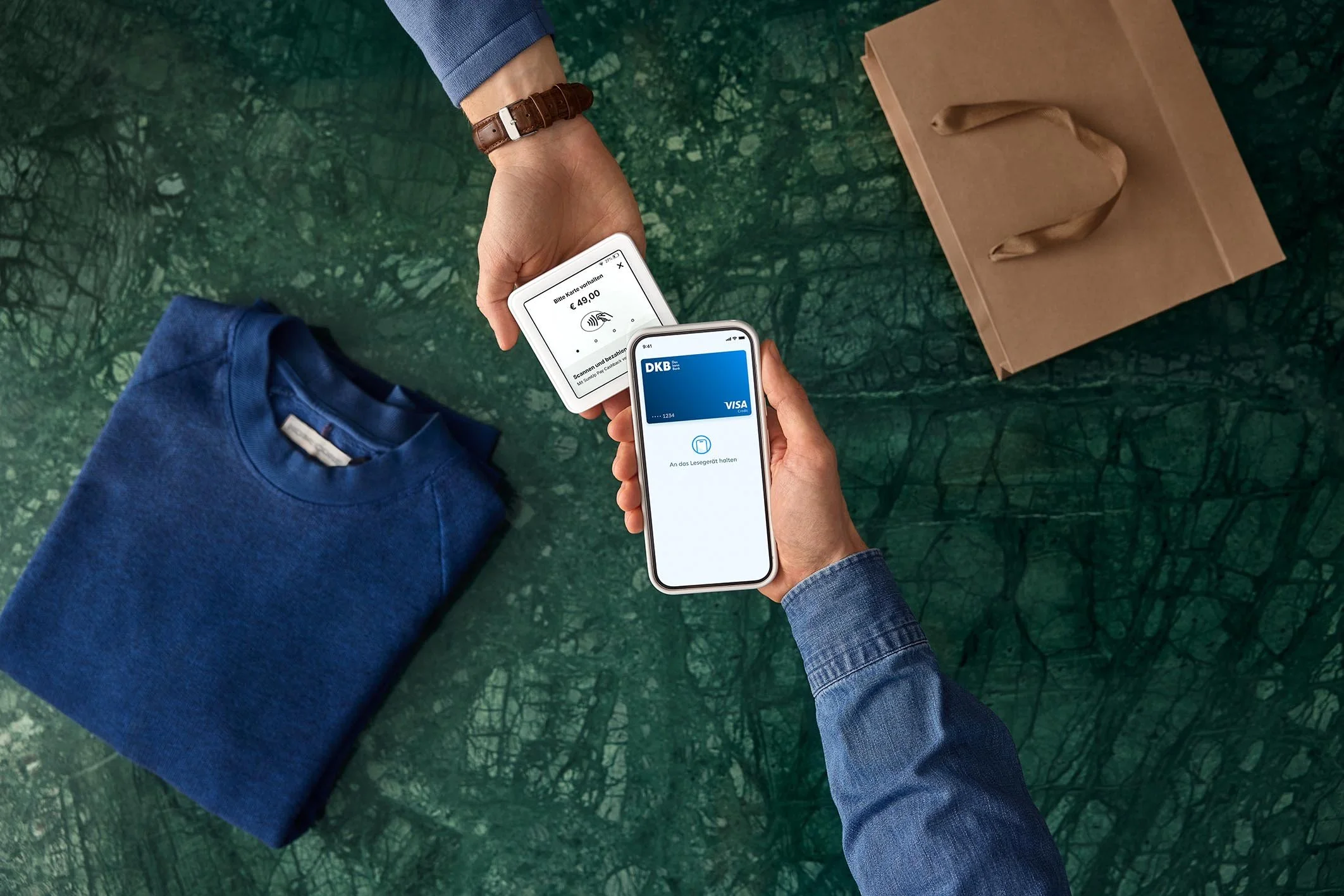 PRKU-783_DKB-25-02139_Bezahlen-mit-Apple-Pay_Look_sRGB.jpg