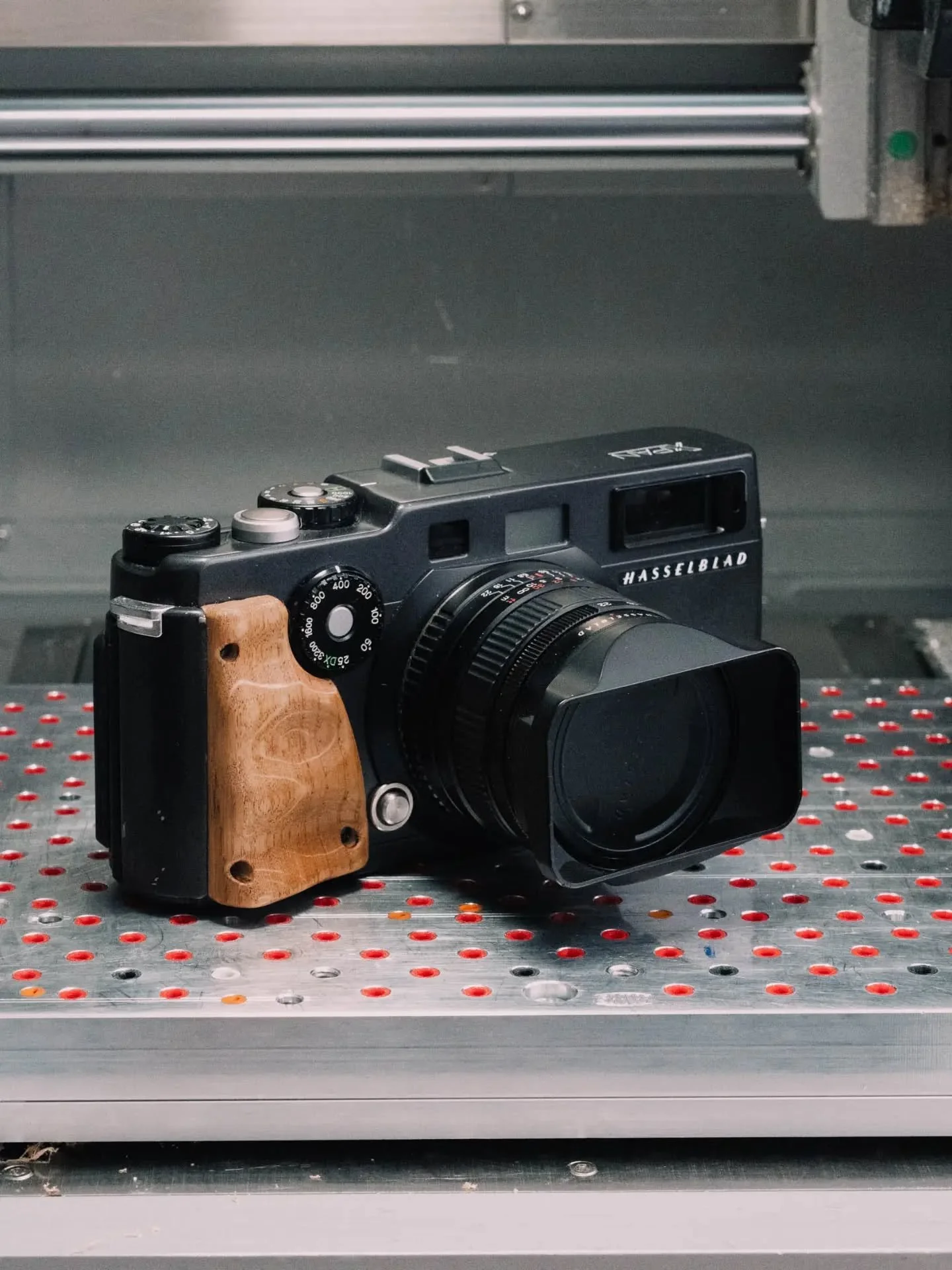 Hasselblad XPAN custom grip in hardwaxed oak.

#hasselblad #xpan #cnc