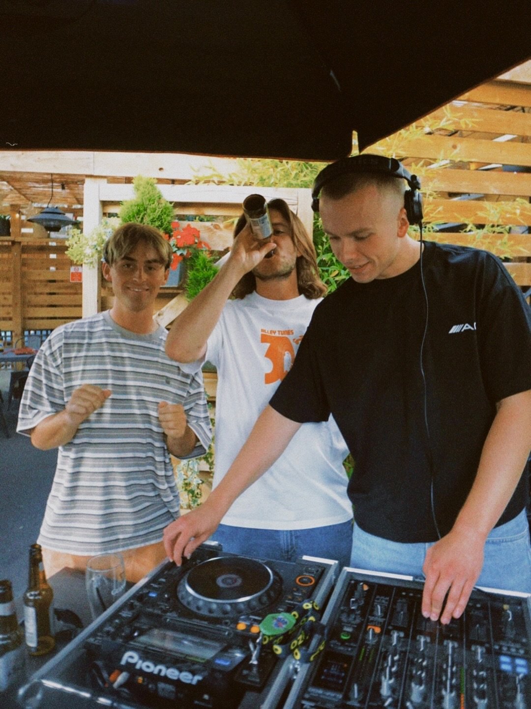 We had an ace day of grooves down at the local cafe. Big shouts to everyone who joined us (+ the secret afters!). 

Up next, GROOVECUTZ Manchester 🔜