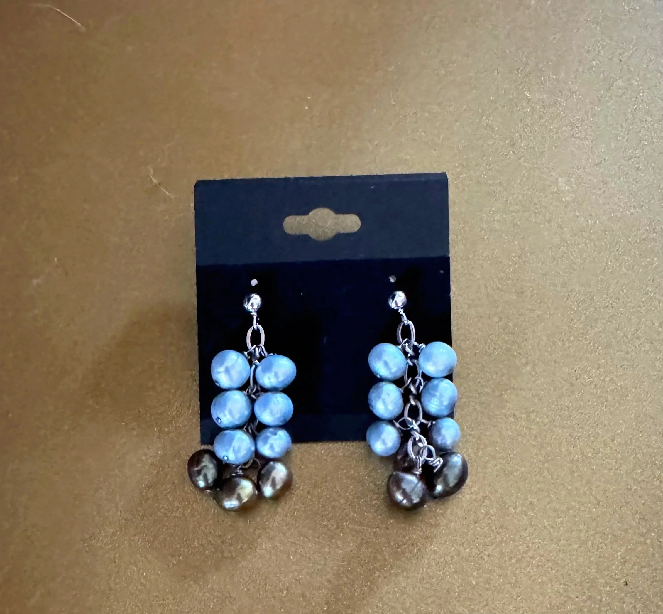 Mother-of-Pearl Clusters in Light Blue and Olive