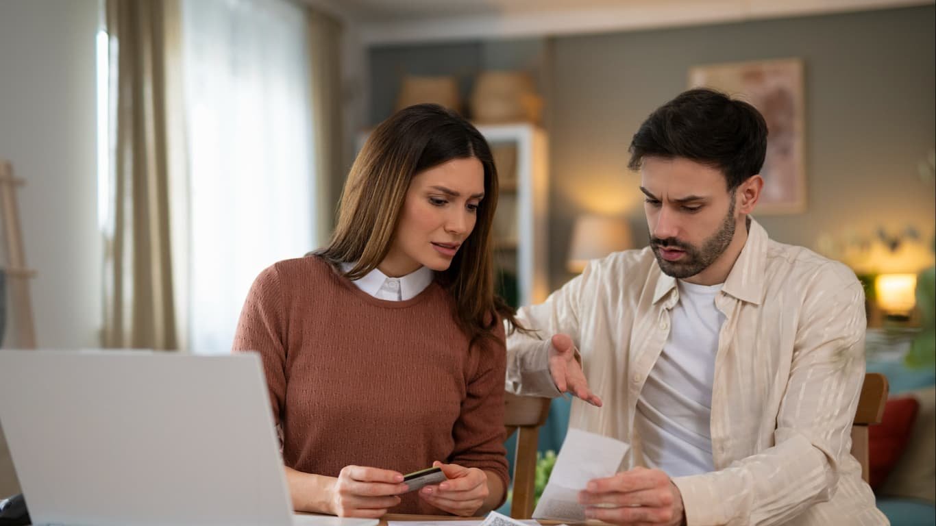 Here's What It's Really Like Living Paycheck to Paycheck in 2026