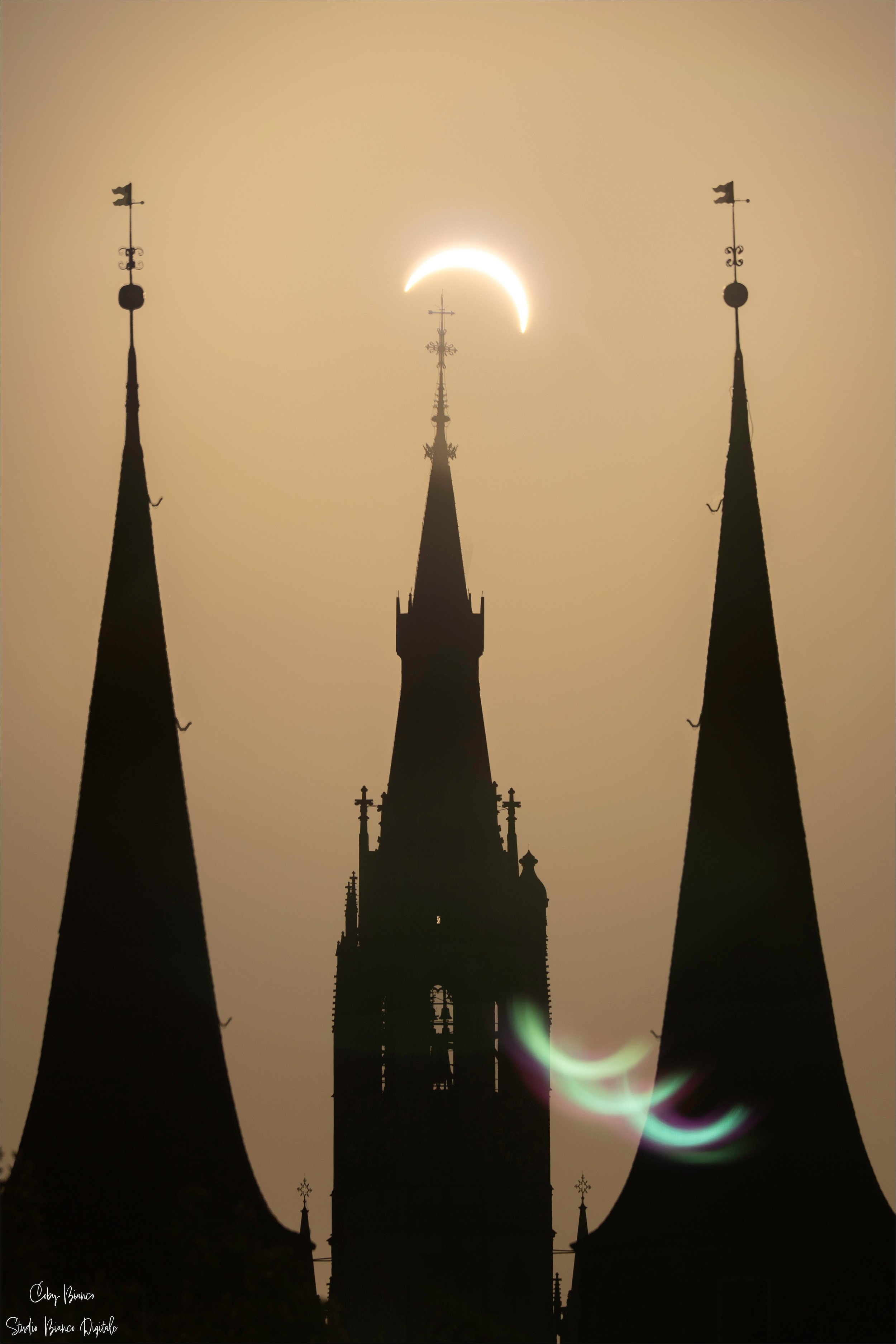 Solar Eclipse in Delft. Between 19:57 and 20:28 August 12 2026.  750 meters away from De Nieuwe Kerk in Delft and 155 meters away from De Oostpoort 
117mm, F/4.