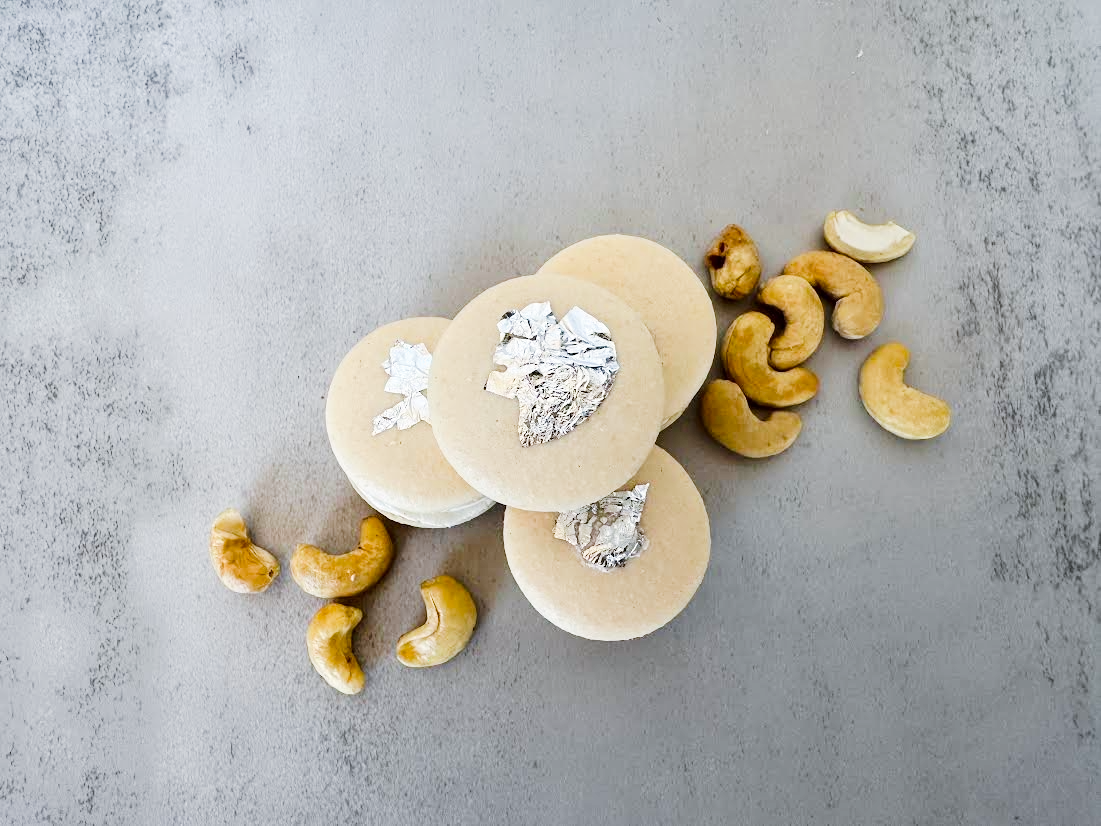 Kaju Katli Macaron (Cashewnut and cardamon)