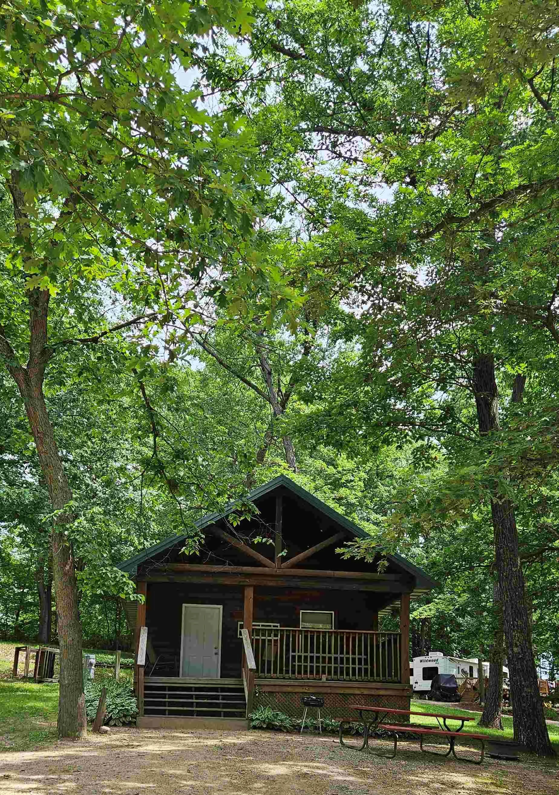 delux cabin low.jpg