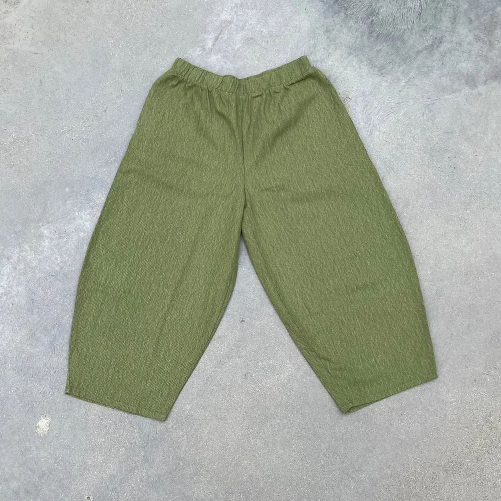 AMO LA Pants Olive 1.webp