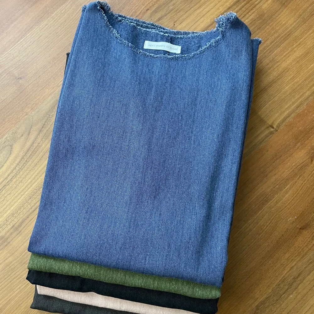 AMO LA Top Denim Blue 3.webp