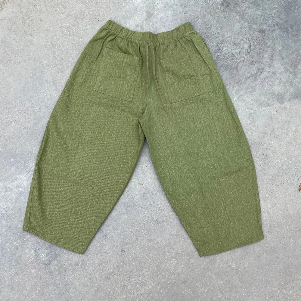 AMO LA Pants Olive 2.webp