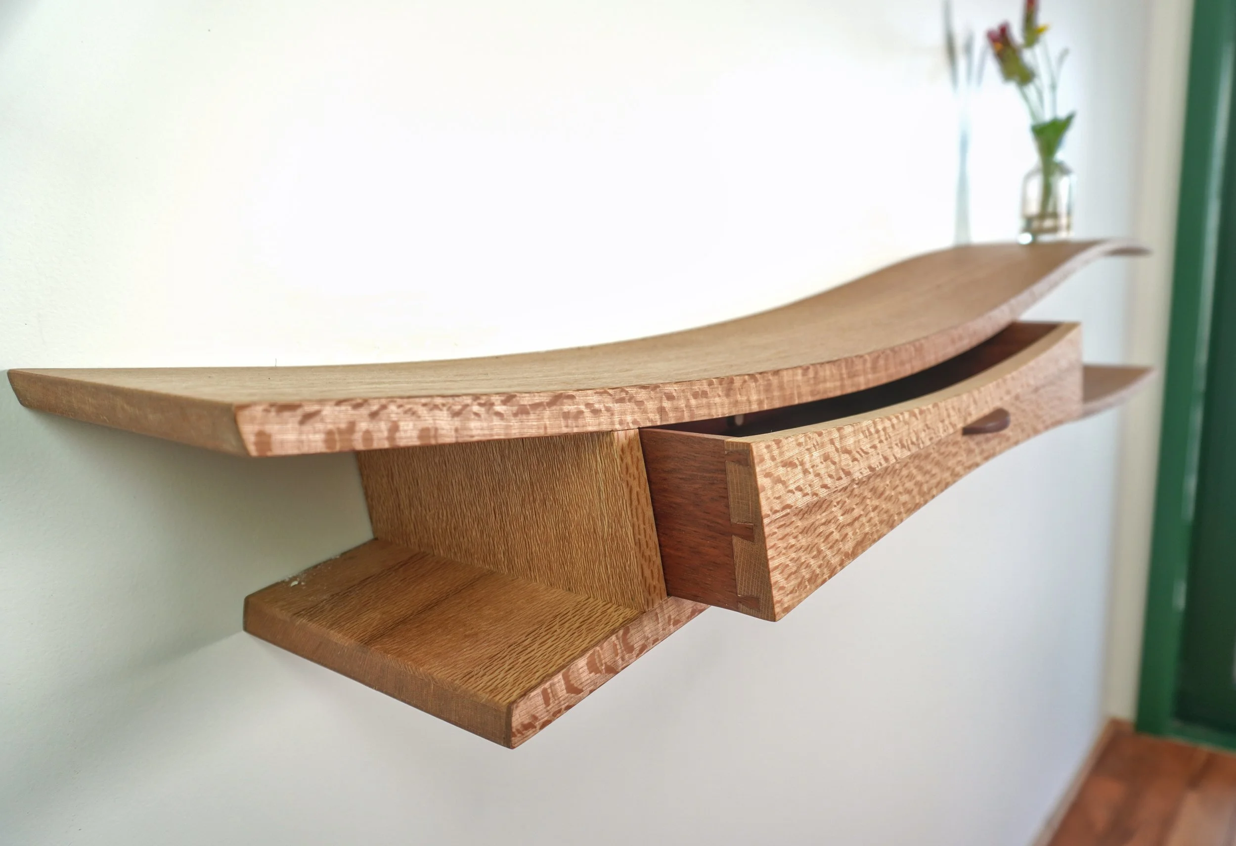 Ngaru - Wall hung console
