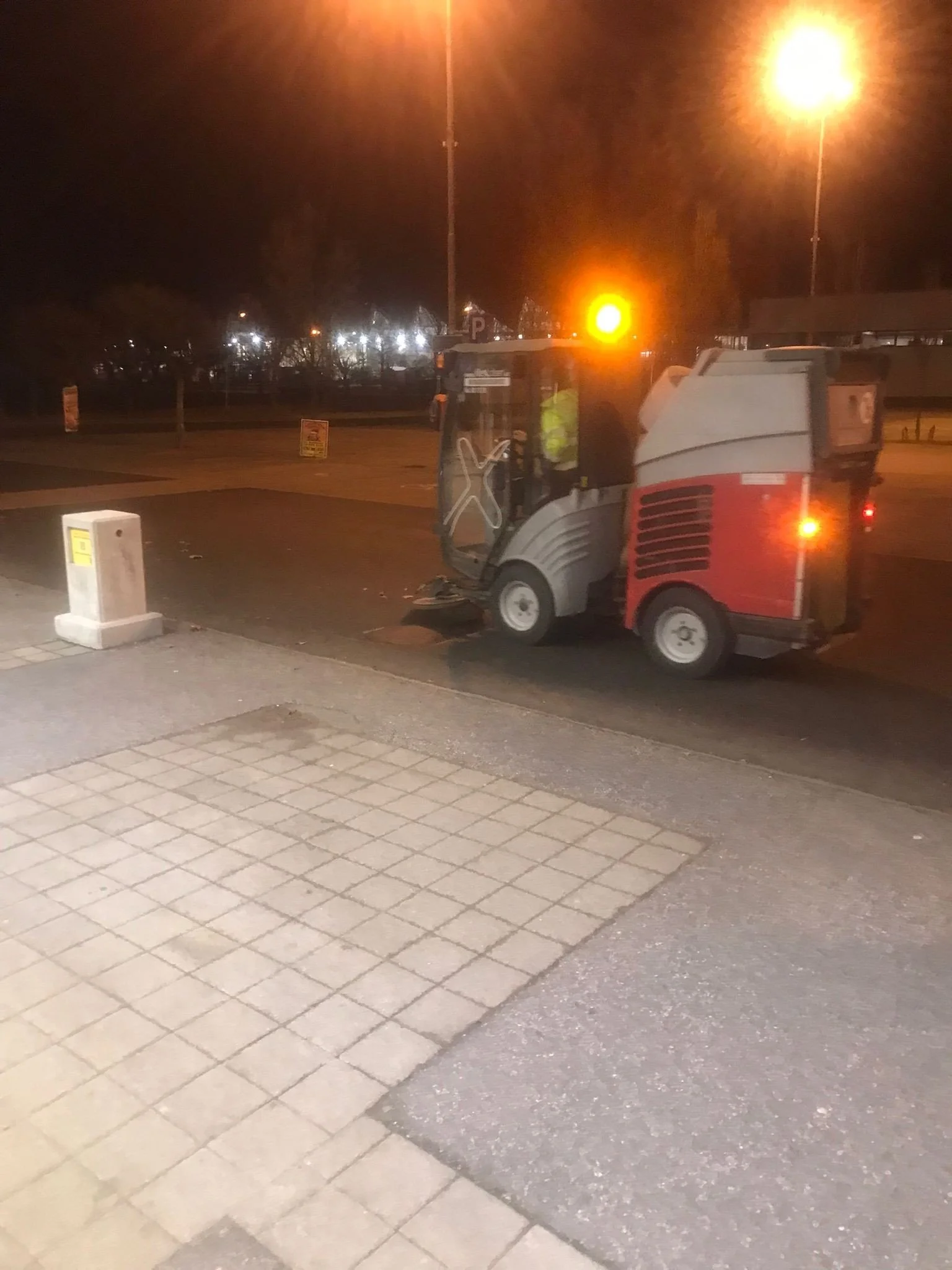 Parkplatz- und Außenflächenreinigung