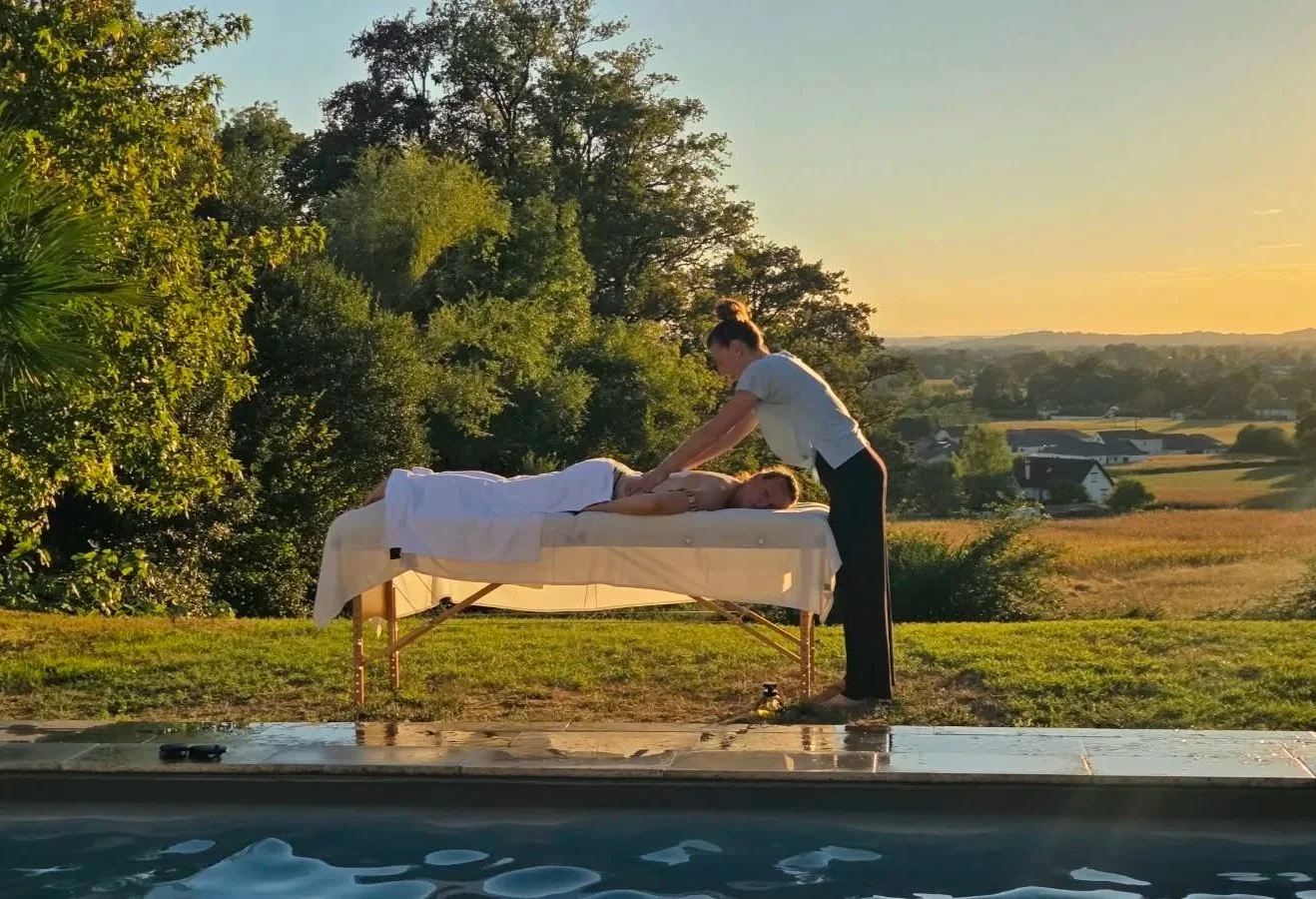 Drainage lymphatique Renata França réalisé à domicile par une masseur-kinésithérapeute au Pays Basque