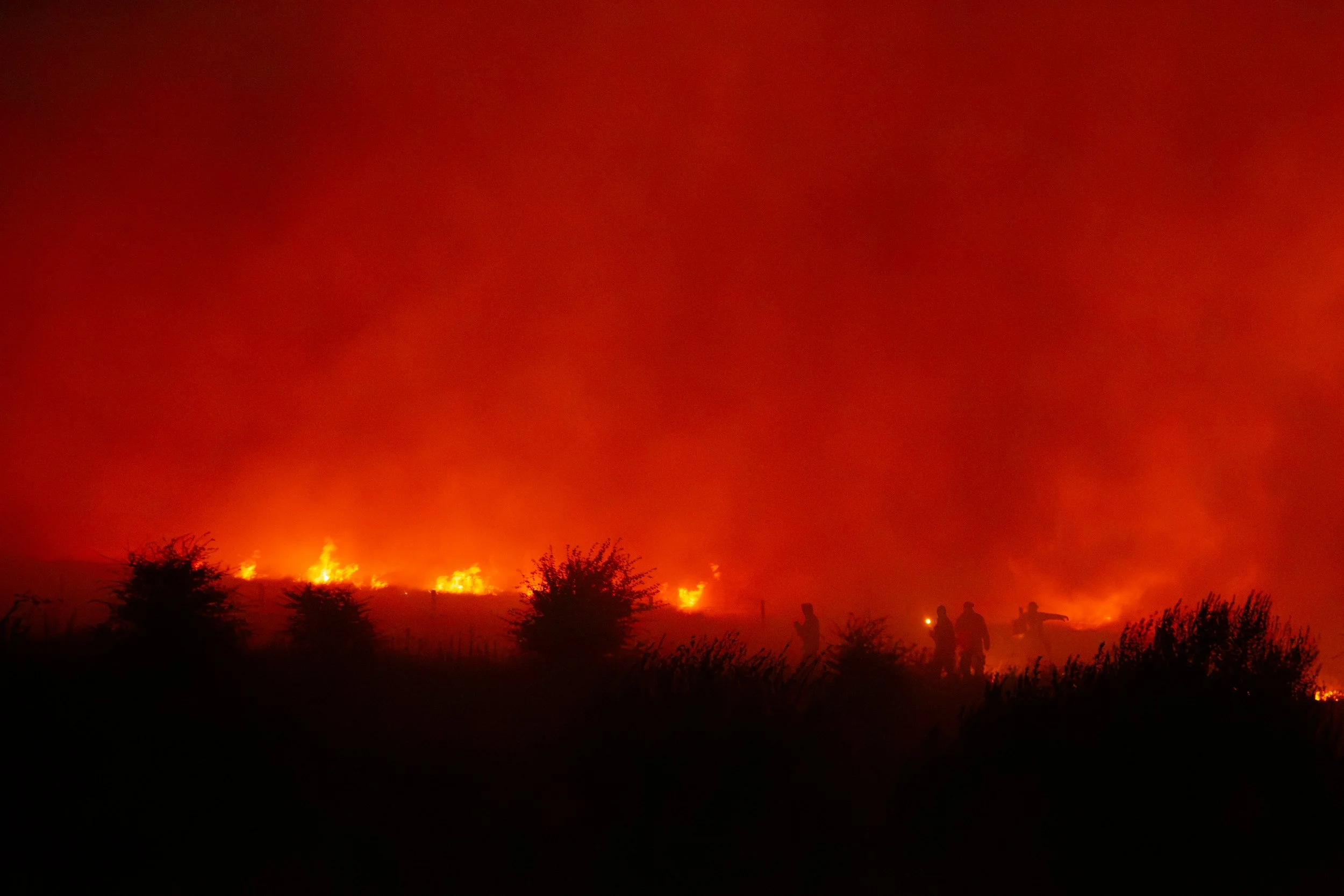 SW Fire using backburning to control the blaze / Dowlais, Merthyr Tydfil Wildfire, August 16th 2026