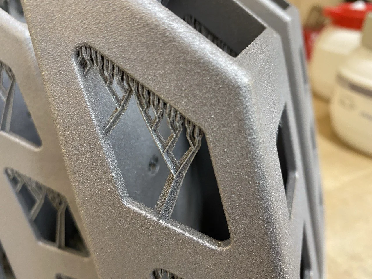Aluminium-Konsole – additiv gefertigt für die Bahnindustrie bei Trivion – Perspektive 2