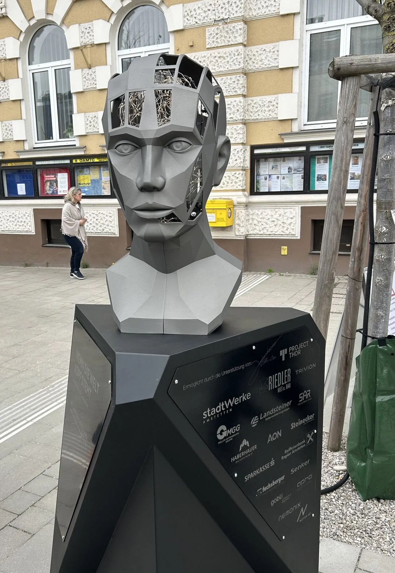 01_Fotospot-Skulptur_Amstetten.jpeg
