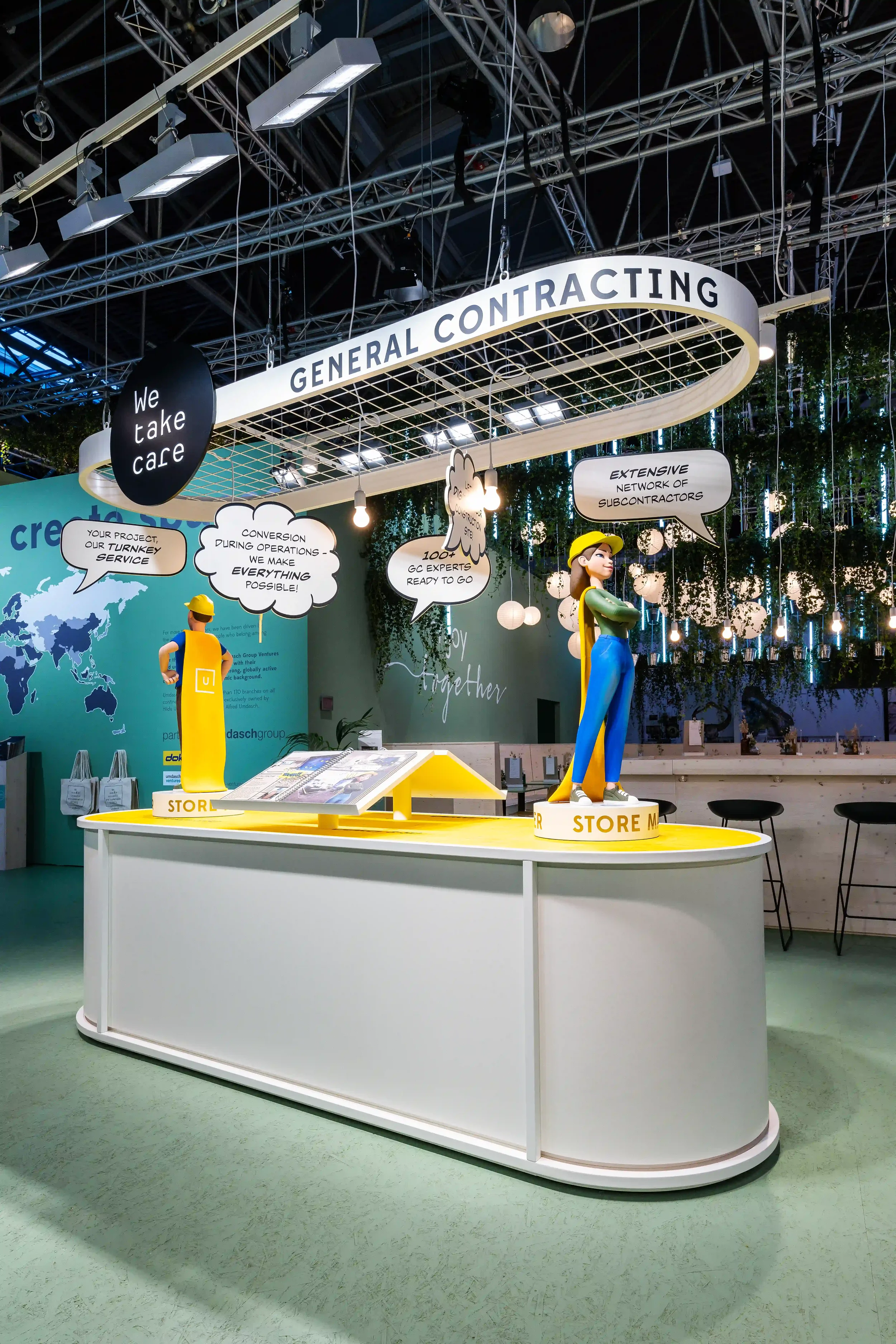 Superhelden-Messeexponat – additiv gefertigte Figur für Trivions Messeauftritte – Messestand