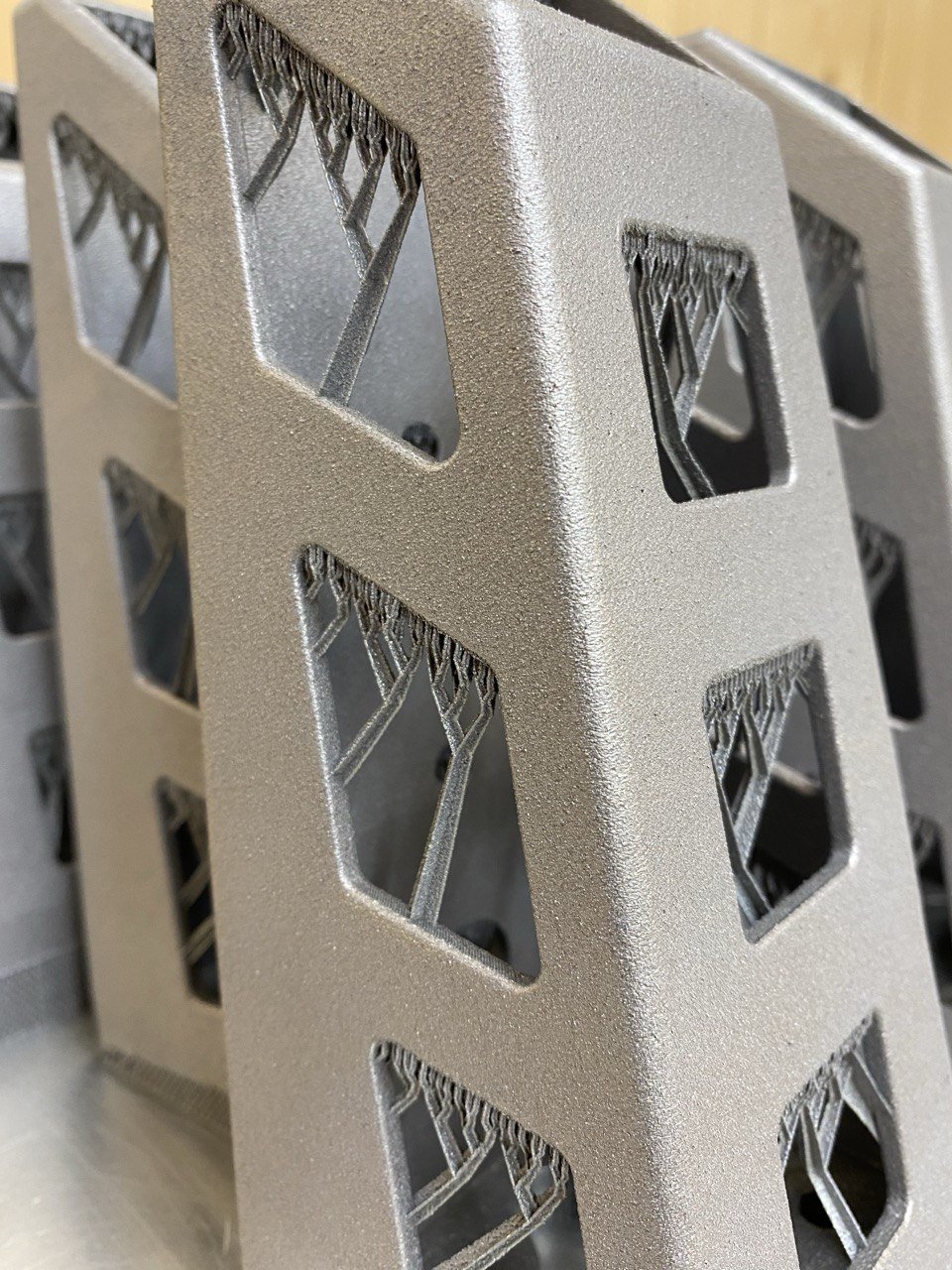 Aluminium-Konsole – additiv gefertigt für die Bahnindustrie bei Trivion – Perspektive 3