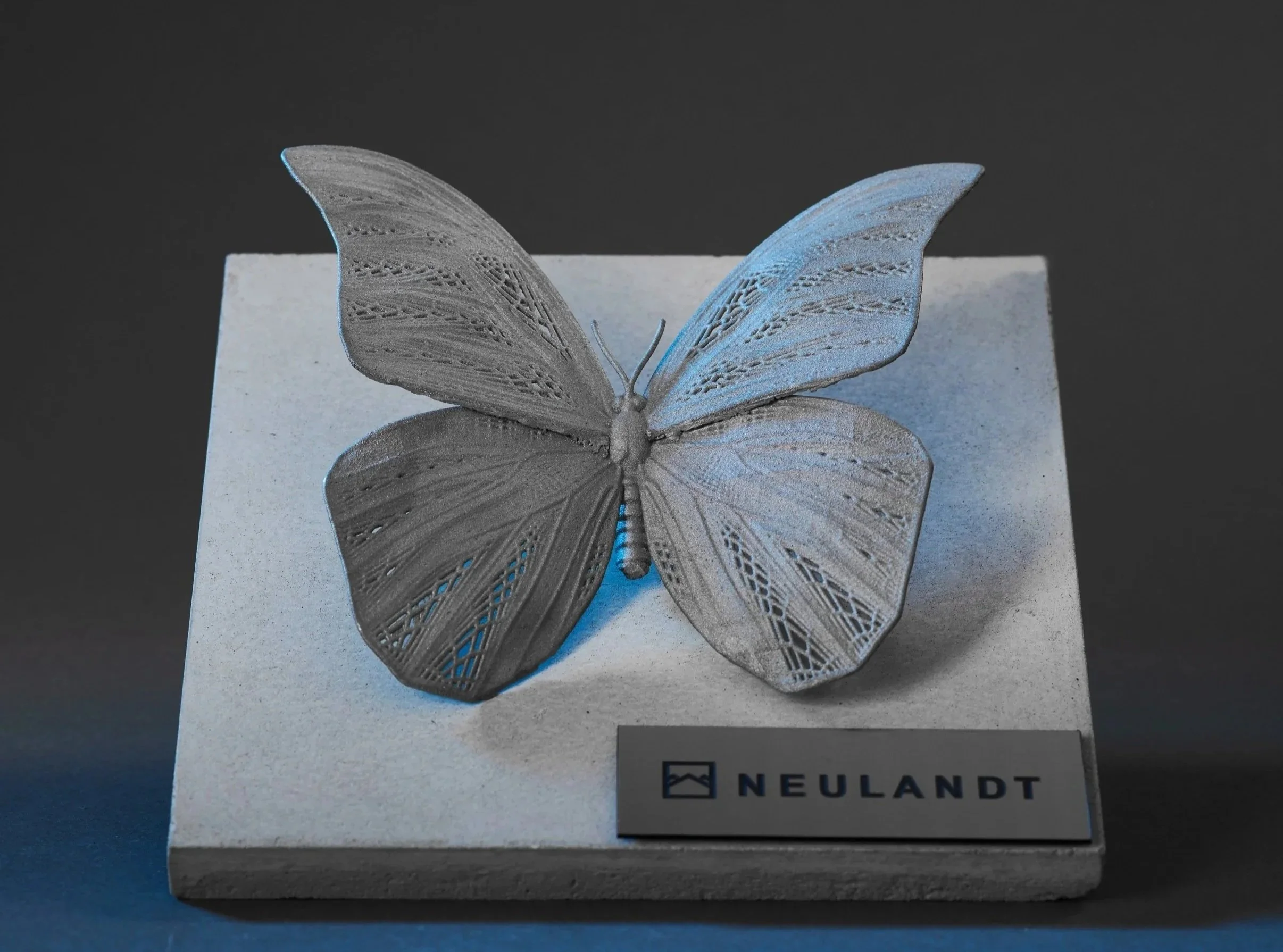 Additiv gefertigter Schmetterling aus Aluminium im SLM-Verfahren
