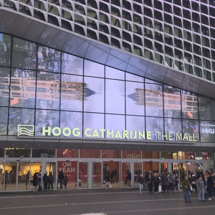 Mijn werk vanaf nu op de schermen in Hoog Catharijne! Tot 6 feb te zien

Project met @blowup_media , @ilightutrecht en @hku.media