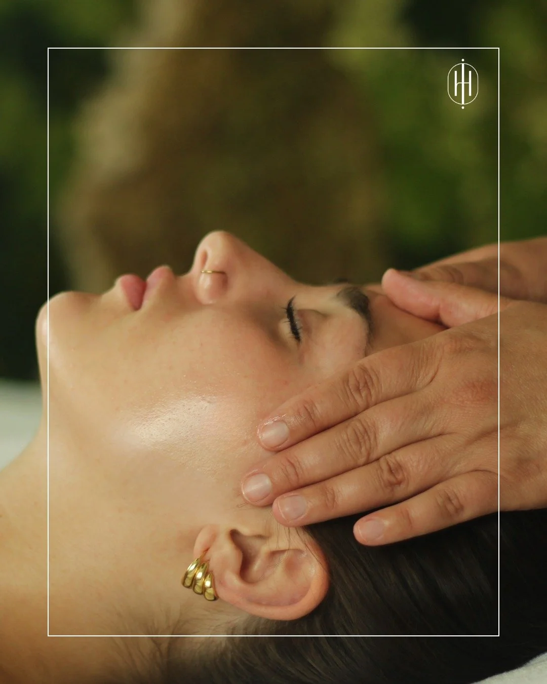 I became a massage therapist before I became an esthetician.

And looking back, I think massage gave me one of the most valuable skills I brought with me into the facial room.

It wasn't a technique.
It taught me how to touch people.

Massage taught 