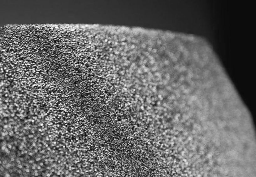 Superficie grigia con texture sabbiosa o polverosa
