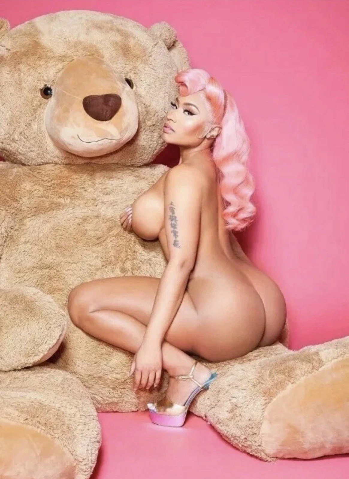 Nicki Minaj Posing Wit