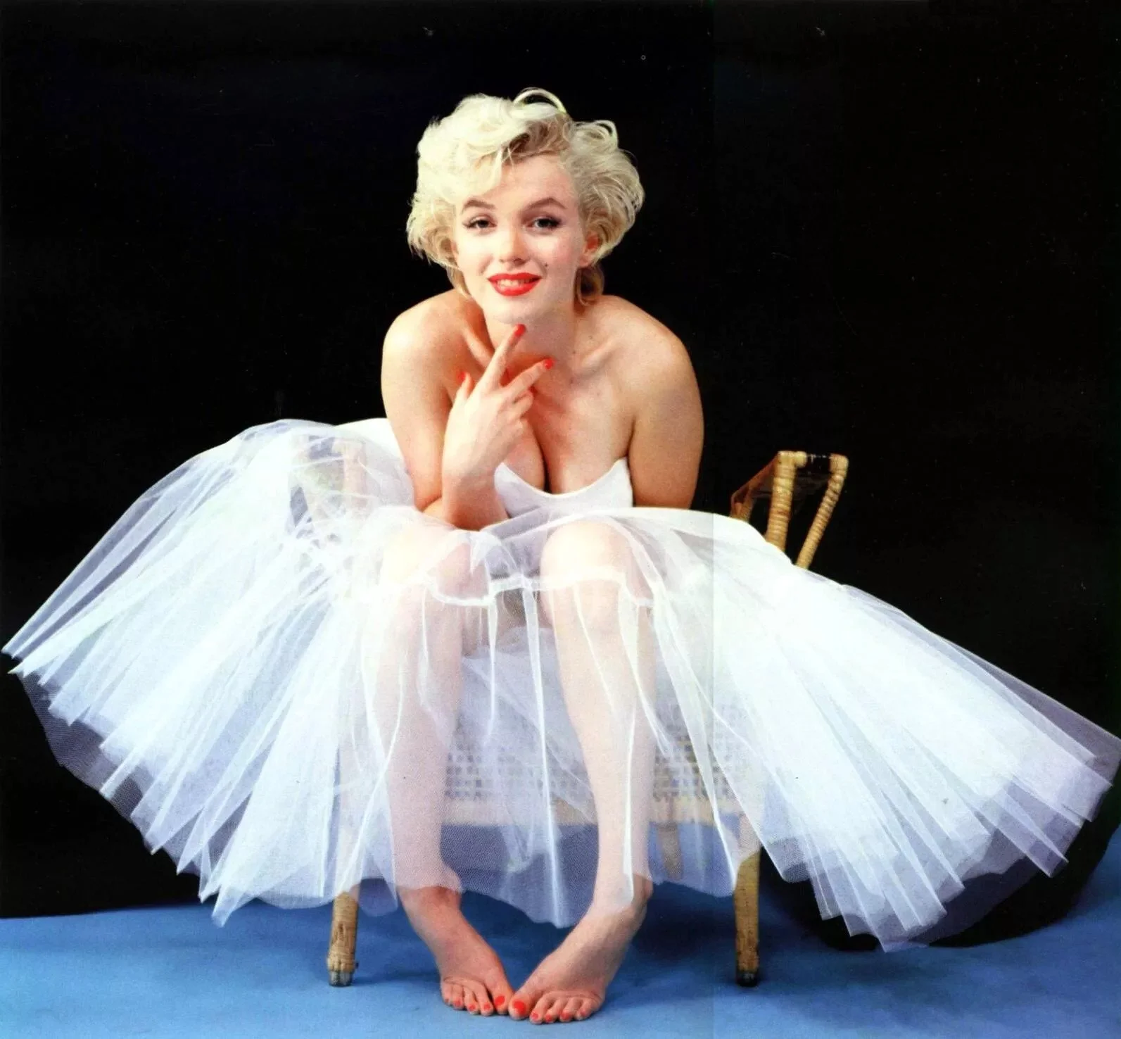 Marilyn Monroe With Tulle Dress.jpg