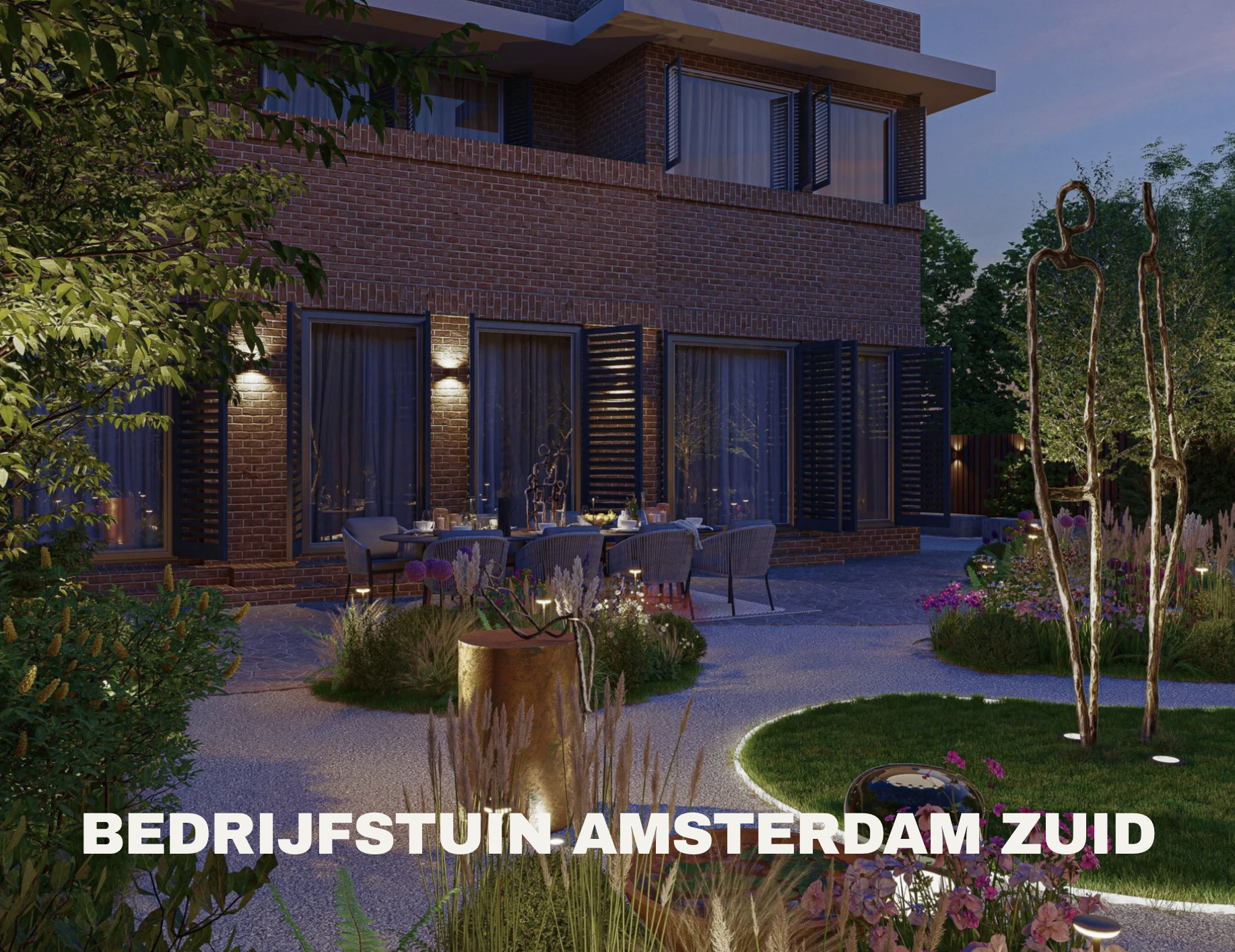 Een moderne tuin bij een appartementencomplex met een eetgedeelte, tuinverlichting en bloemen, 's avonds.
