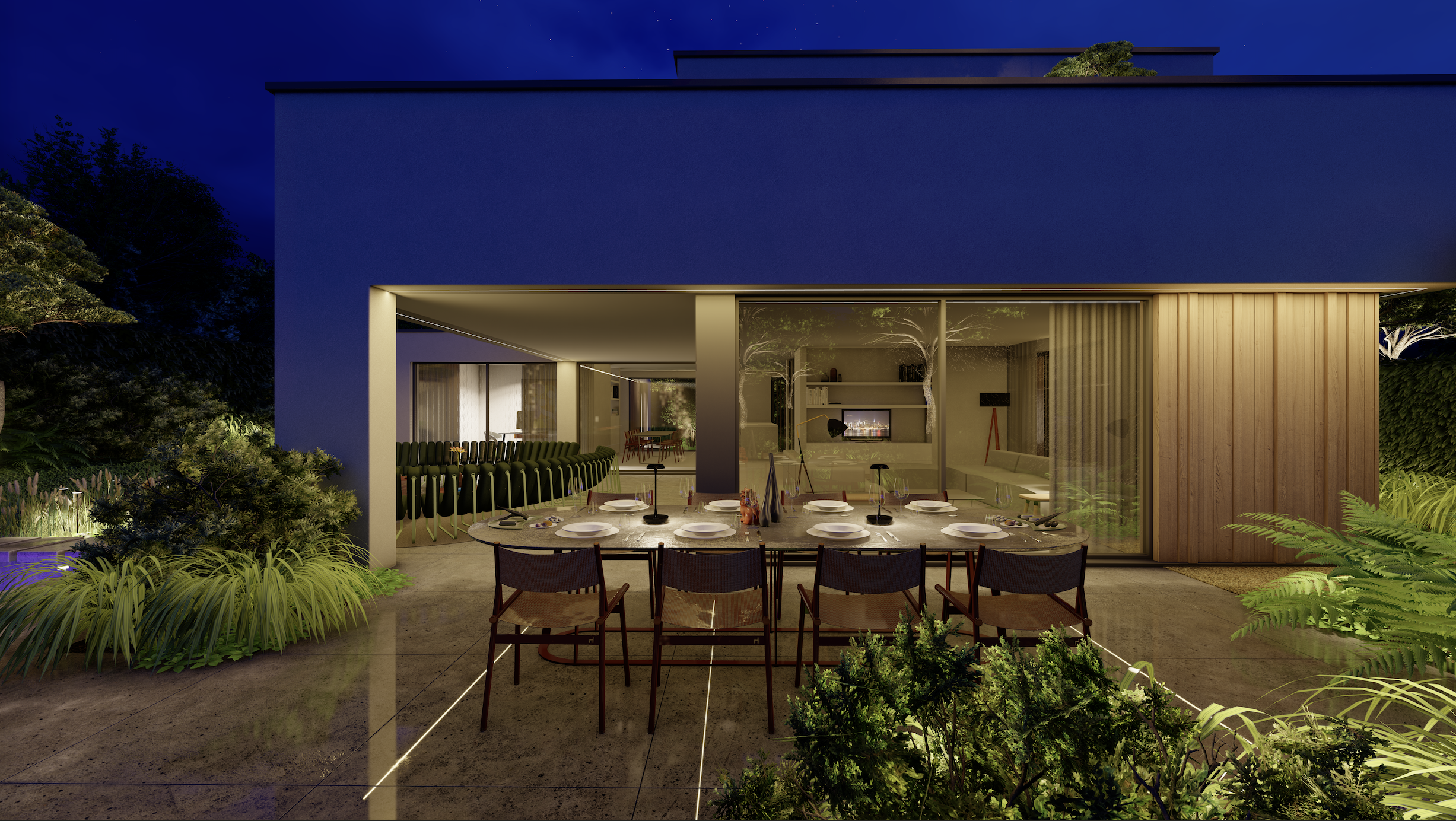 Moderne woning met een buitenwoon eetgedeelte, ingericht met een grote tafel met borden en glazen, omgeven door groen tuin en grote ramen die het interieur zichtbaar maken, onder een heldere hemel 's avonds.