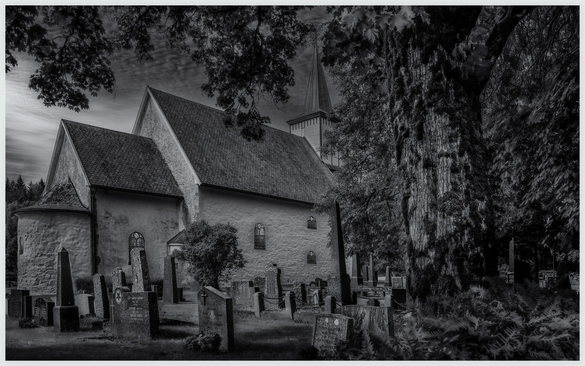 Tanum Kirke7BW.jpg