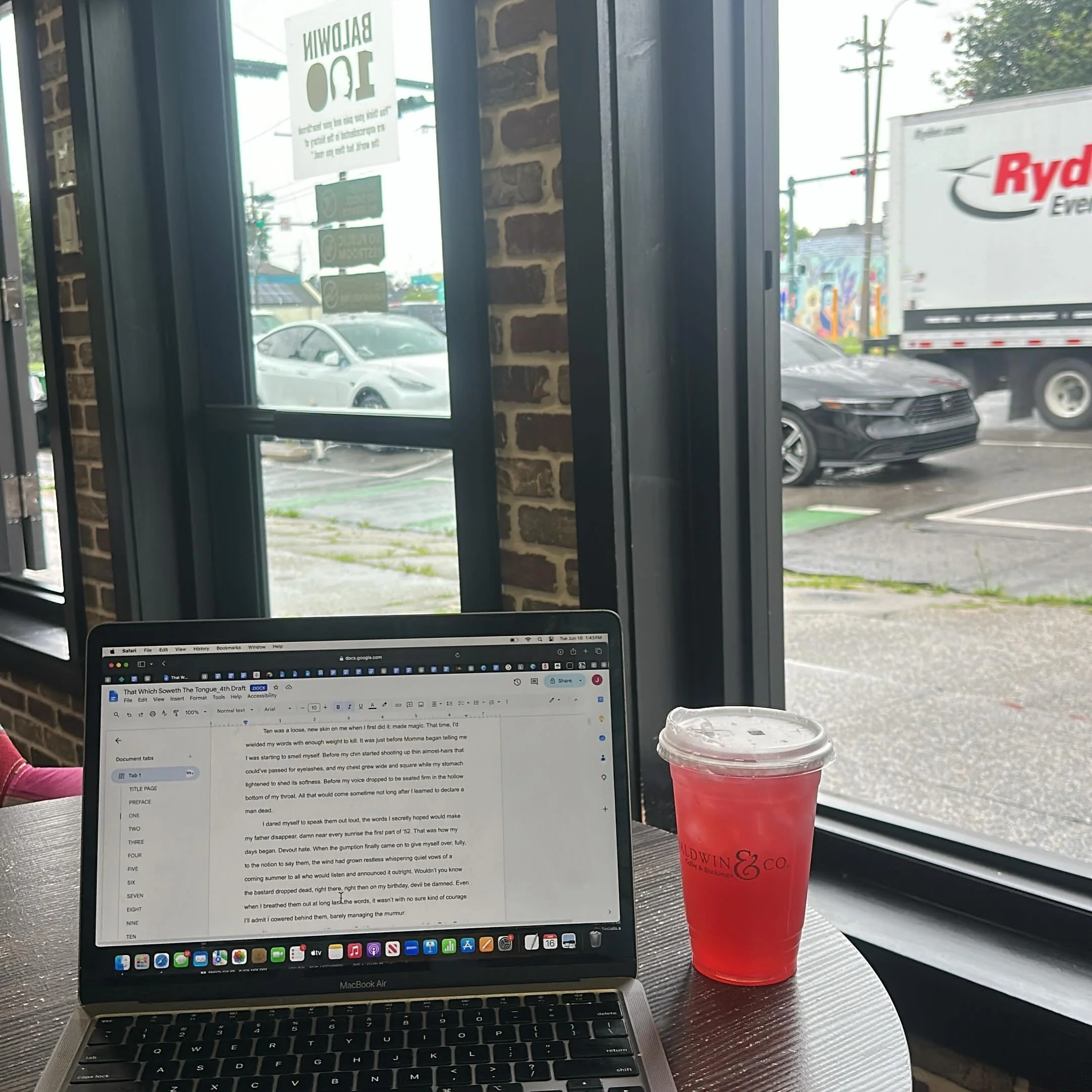 Came home to an impending tropical storm🫠 BUT I got a window seat at my favorite coffee shop to work on my book, so a win🎉 (Hibiscus Tea/Lavender Lemonade by @baldwinandcompany )