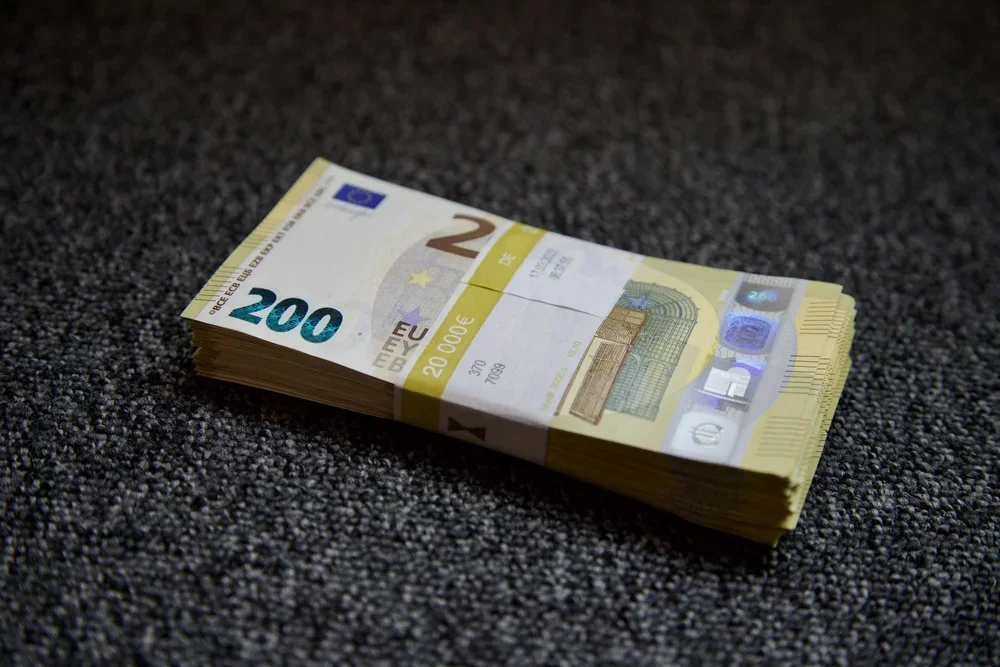 Euro banknotes for cash counter rental in Marbella and Estepona