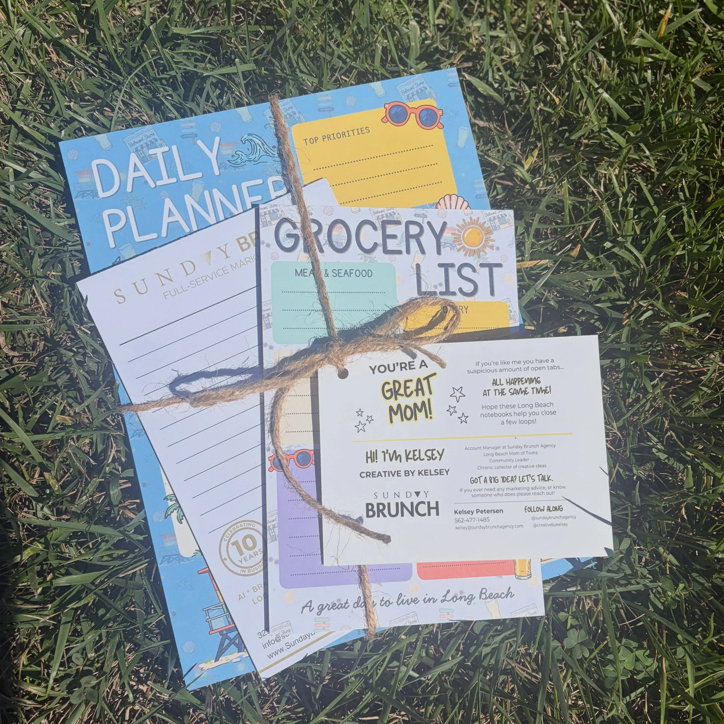 Moms + Long Beach notepads = the perfect collab. 
💫📓

Loved spending the afternoon with @momsof908, learning CPR from @mrs.candra_rod, catching up with old friends, meeting new ones, and sneaking in a little Sunday Brunch networking along the way. 