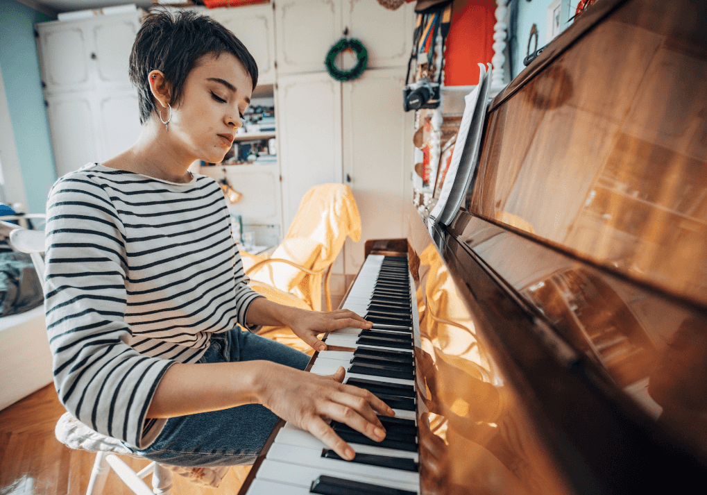 How Adults Learn Piano Differently: 7 Key Insights from Teaching Kids vs. Adult Students