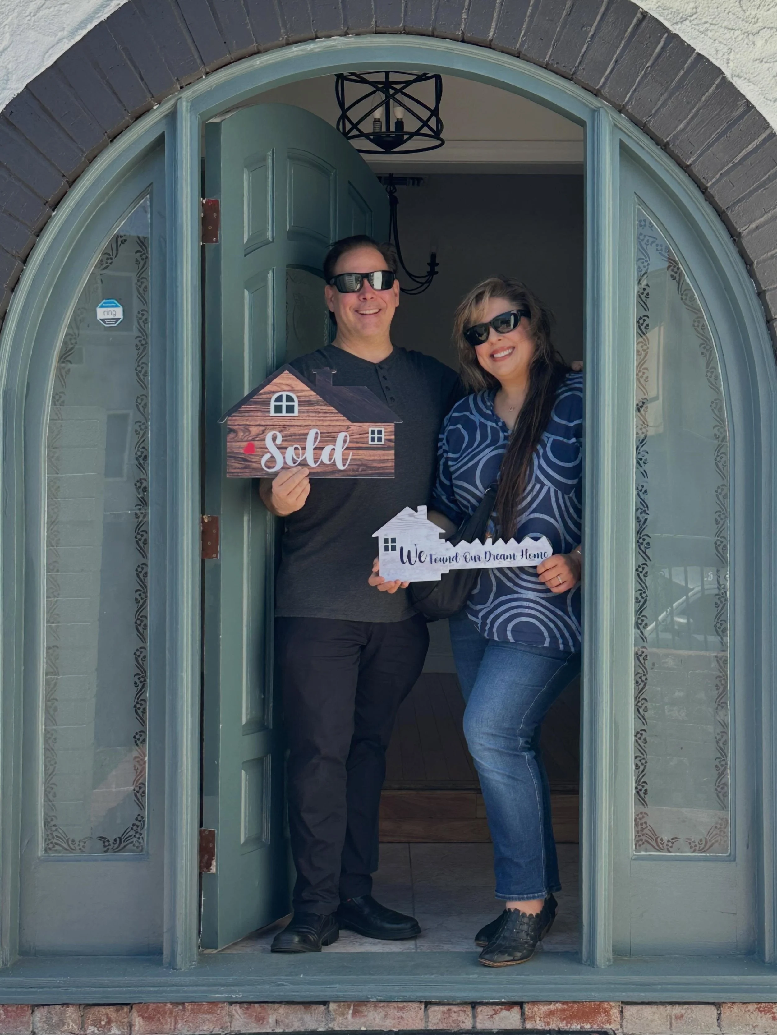 🏡 Keys handed over &amp; my buyers are so happy! This is the part of my job that warms my heart the most. ❤️

Today was one of those days that reminds me exactly why I love what I do!

I handed the keys over to my buyers today, and seeing how genuin
