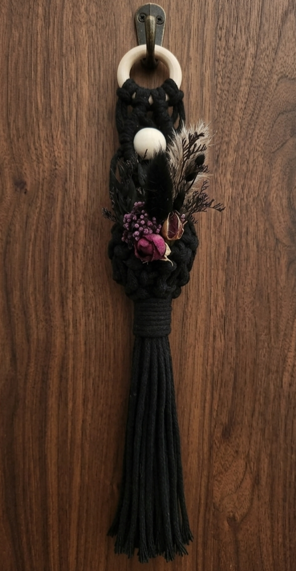macrame pod dark wood.png