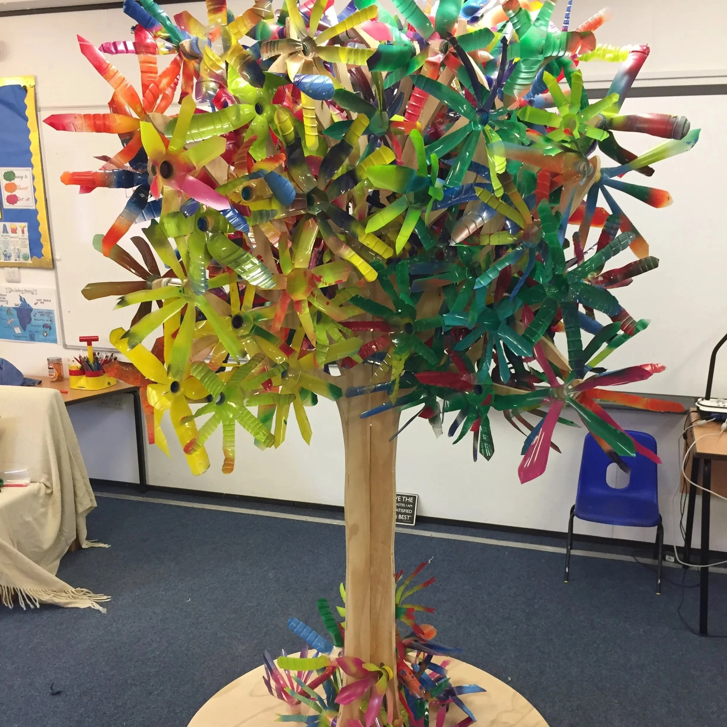 SUSTAINABLE & RECYCLED ART

Creative sculpture and installations made using recycled and repurposed materials.