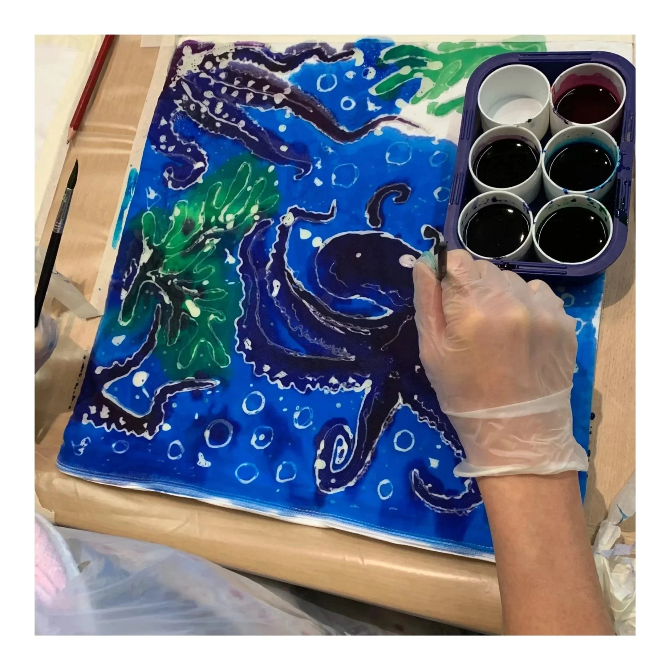 CURRICULUM-LINKED CREATIVE WORKSHOPS

Hands-on workshops including batik and textile resist, mosaic, recycled sculpture, cultural crafts and creative projects linked to classroom topics.
