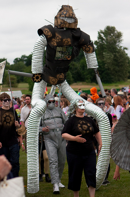 Carnival robot puppet.png