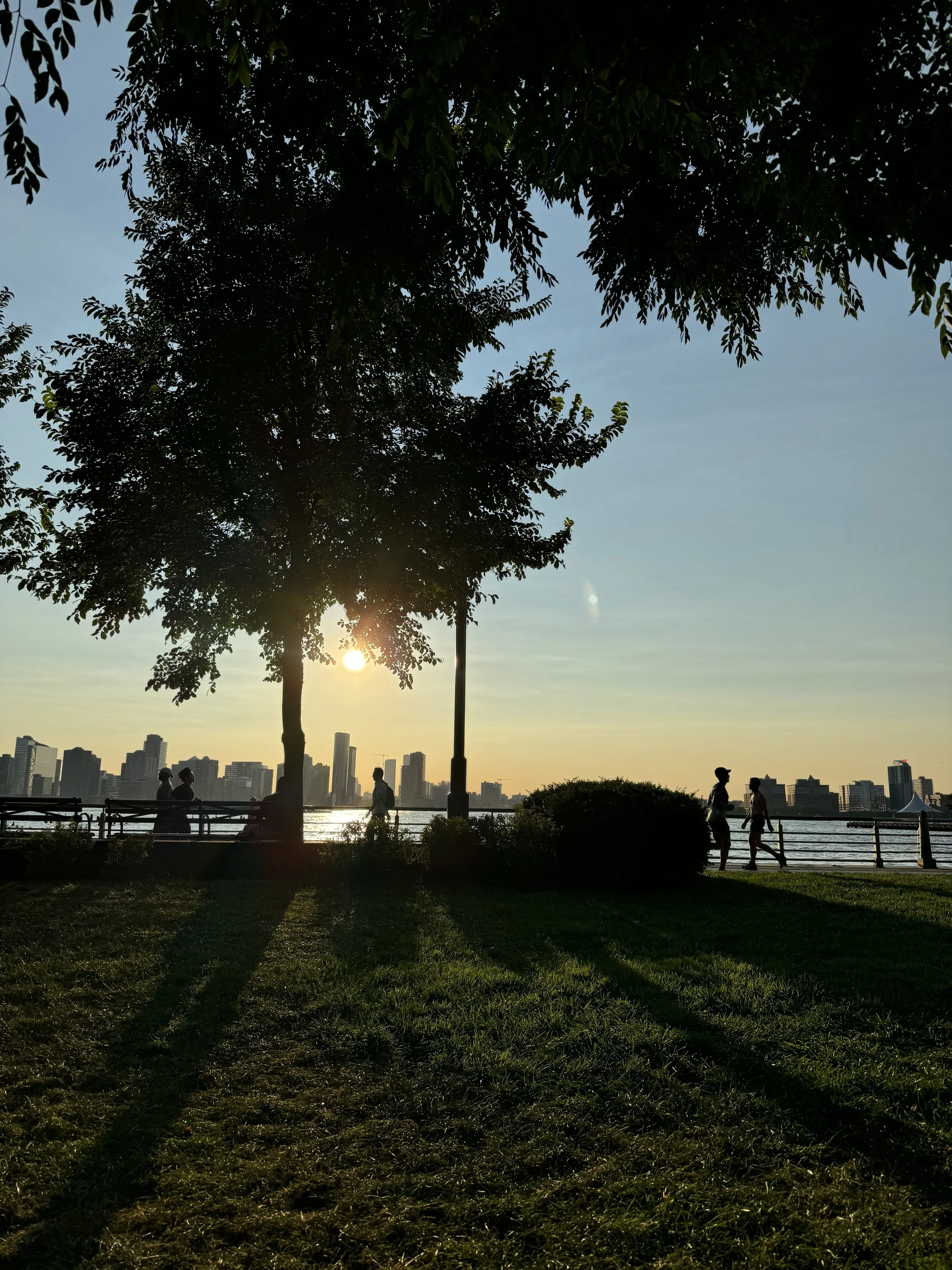 Coffee, Shops & Skyline: A New York Afternoon