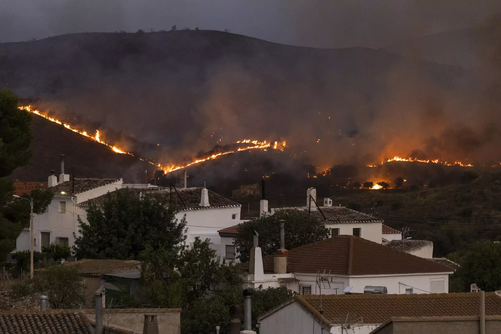 Major news outlets and Democrats are pretending weather isn’t affected by climate
